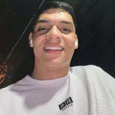 Mi ex y yo en las fotos que el restaurant subió a facebook 🤣