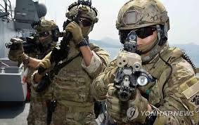 제33진의 임무를 맡는 함정은 최영함 (함장 강명길 대령)으로, 최영함은 청해부대로 다섯차례 파병에 참여했으며, 이번이 여섯번째 임무이다. ì•„ë´ë§Œ ìˆ˜í˜¸ ì²­í•´ë¶€ëŒ€ 22ì§„ ë¬¸ë¬´ëŒ€ì™•í•¨ 5ë²ˆì§¸ íŒŒë³' ì—°í•©ë‰´ìŠ¤