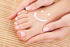 Si no puede obtener un esmalte de uñas con acabado bloomer, intente usar una esponja de 2 colores para este tipo de apariencia. Disenos De Unas French Para Pies Diseno De Unas