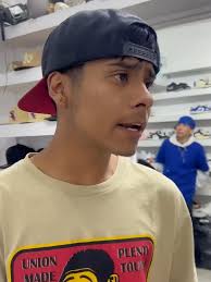 Cuando pides unos tenis al estilo chavo del 8😅💘. #sigueme #comedia #...