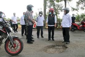 Maybe you would like to learn more about one of these? Kendarai Motor Bupati Fadeli Dan Wagub Emil Sidak Jalan Rusak Harianbangsa Net