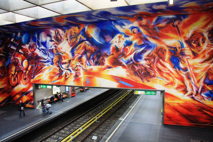 Notre Temps Mural at Hankar Metro station – BrusselsPictures.com