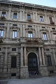 Sul territorio italiano esistono moltissime banche e sapere dove trovare una singola filiale risulta essere il primo passo al fine di valutare dove lasciare i propri risparmi, non dimenticando che negli ultimi tempi, l'offerta ai clienti risulta essere molto variegata e risulta molto. Banca Popolare Di Milano Wikiwand