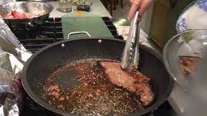 In a large pan over medium heat, heat oil. Bife A Casa Youtube Recipes Cooking Recipes Beef Dishes