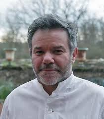 Monsieur troisgros en plus d'être un excellent cuisinier pense aux jeunes (moins de 35ans) et fait une formule juste pour eux: Troisgros Le Bois Sans Feuilles Un Restaurant Du Guide Michelin Ouches