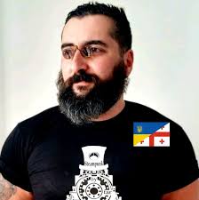 Have you seen this lantern in EPCOT's Japan Pavilion? DID YOU KNOW that  it's not just a super realistic decoration? Emperor Hirohito of Japan was a  huge Disney fan. He was given