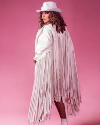 الساعة اتنين بالليل هى الأغنية الثالثة من ألبوم الديفا سميرة سعيد والتي قررت طرحه كأغانٍ سينجل علي مدار الشهور المقبلة، حيث بدأت بالأغنية الرومانسية بحب معاك، وهى من كلمات محمود طلعت، وألحان أحمد العدل، وتوزيع أحمد حسام، ومكيس وماستر إلهامى دهيمة. ÙÙˆØªÙˆØ³ÙŠØ´Ù† Ø¬Ø¯ÙŠØ¯ Ù„Ù€ Ø³Ù…ÙŠØ±Ø© Ø³Ø¹ÙŠØ¯ Ø¨Ø³Ø¨Ø¨ Ø§Ù„Ø³Ø§Ø¹Ø© Ø§ØªÙ†ÙŠÙ† Ø¨Ø§Ù„Ù„ÙŠÙ„ Ø¨ÙˆØ§Ø¨Ø© Ø£Ø®Ø¨Ø§Ø± Ù…ØµØ±