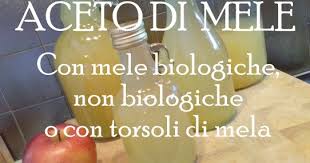 L'aceto di mele è un alimento che si trova al supermercato ma che con un po' di pazienza si può anche preparare in casa, ci vogliono parecchie settimane e delle mele da agricoltura biologica. La Regina Del Sapone Aceto Di Mele Con Mele Biologiche Non Biologiche O Con Torsoli Di Mela