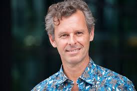 Frank Astor's Instagram, Twitter & Facebook