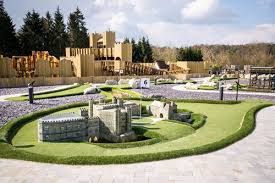 The castle was owned by the fairfax family until 1806 when it was transferred to a local syndicate for £14,000. Leeds Castle Adventure Golf Course City Golf Europe