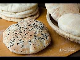 Pita Bread Ceesh الخبز العيش Youtube Somalia Recipes Food Pita Bread