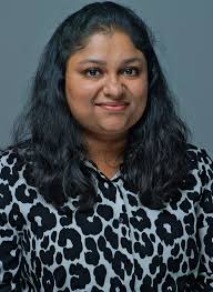 hot take: dental hygienists posting glam pics makes me not want to see  them. why do they all do this? i get putting your photo up so people know  what you look