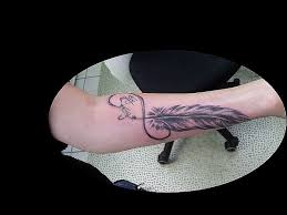 Tattoo feder vögel schlüsselbein tattoo tauben tattoos tattoos fuß tattoo sterne mit namen tattoo sterne handgelenk designs für elefantentattoos kleine tattoos auf der hand weibliche brust tattoo. Tattooscout Die Grosse Tattoo Community