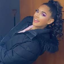 Taylor Barnett's Instagram, Twitter & Facebook