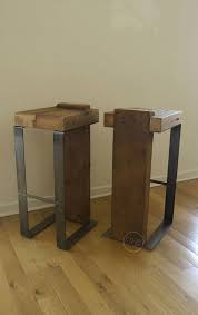Günstige stehtische für barhocker, im bistro, oder auch auf der messe im messestand für kundengespräche auf augenhöhe stehtisch quadratisch 60 x 60 cm ,,extra,, art.nr.: Taburete Rustico De Bar Madera Recuperada Taburete De Barra Etsy Barhocker Metall Stehtisch Und Hocker Rustikale Barhocker