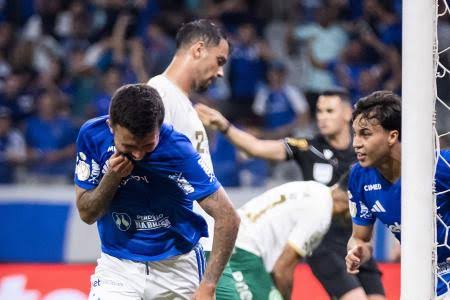 Cruzeiro faz dever de casa, domina Chape no Mineir&atilde;o e avan&ccedil;a na Copa do Brasil | R&aacute;dio Itatiaia