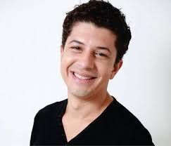 COMEDIANTE DA REDE GLOBO SE APRESENTA EM SALVADOR NO TEATRO ISBA