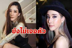 จากนั้นเจ้าหน้าที่ที่เข้าไปตรวจสอบ ได้ทำการยืนยันว่า เจอ แตงโม เนื่องจากชุดตรงกับที่สวมใส่ บริเวณหน้าโป๊ะเรือที่เจ้าหน้าที่อยู่ . I3siurwkqer95m