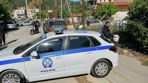 Σε μια εξέλιξη κάθε άλλο παρά συνηθισμένη για τα ελληνικά δεδομένα, οι αρχές επικήρυξαν τους δράστες της στυγνής δολοφονίας της 20χρονης μητέρας στα γλυκά νερά, μόλις λίγες ώρες μετά το. Edvkwbjx4bru5m