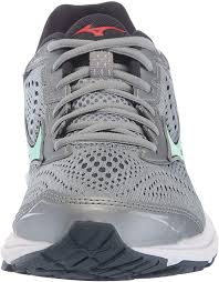 The mizuno wave rider 22 is a pretty average weight when it comes to everyday training shoes, especially since it features so many great technologies in its the mizuno wave rider 22, just like its predecessor, is a reliable daily trainer for the everyday neutral runner. Mizuno Women S Wave Rider 22 Running Shoe Road Running Amazon Com