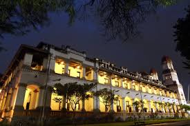 Konon, misteri tak terpecahkan itu berkaitan dengan keberadaan makhluk halus yang menghuni lawang sewu. Lawang Sewu Antara Cerita Angker Dan Pesona Wisata Portal Berita Bisnis Wisata