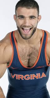 SOOOOO…… I sit here and watching a serie called Grotesquerie and all of a  sudden I was like WAIT! That looks like Travis Kelce 😳 At first I was  like… noooo that