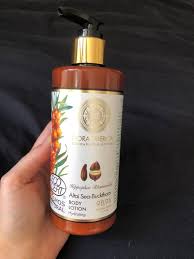 Prva kompanija koja je razvila jedinstvenu kozmetičku liniju na bazi divljih, ručno branih biljaka i lekovitih trava sibira. Natura Siberica Flora Siberica Altai Sea Buckthorn Hydrating Body Lotion 300 Ml Inci Beauty