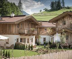 luxus chalets in tirol chalets mit private spa ihr exklusives ferienzuhause im huttendorf ladizium hutte altholz haus chalet design