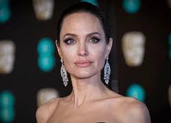 Angelina Jolie khắt khe khi làm việc cùng Pax Thiên, Maddox