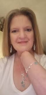 I've been enjoying a chilled Saturday making this Sea Glass Necklace &  Earrings with Freshwater Pearls 🌊🐚🩵 The Necklace Chain & Earring Hooks  are 925 Sterling Silver ☺️