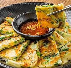 Kamu bisa cobain resep cemilan enak dengan makan mie goreng pakai tricks. Kreatif Di Dapur Dengan 12 Resep Jajanan Korea Yang Mudah Dibuat