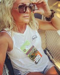 Toni Stackpole's Instagram, Twitter & Facebook