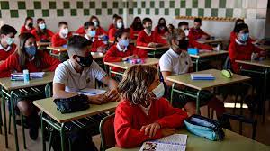 Gollan explicó que están haciendo los cálculos el ministro cuestionó la intención del gobierno de la ciudad de buenos aires de incrementar las clases presenciales en el nivel secundario a partir del. Escolares Espanoles Vuelven A Clases Presenciales En Medio Del Temor Por Rebrotes De Covid 19 Emol Com
