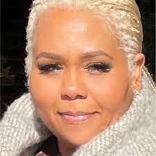 Claudia Kahn's Instagram, Twitter & Facebook