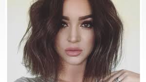 The long layers and the dark roots have given this short blonde bob an exclusive appearance. Perfectly Messy Long Bob Hair Tutorial Youtube