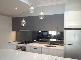 20 Beautiful Kitchens Incorporating Mirrors Kitchen Mirror Contemporary Kitchen Backsplash Modern Kitchen