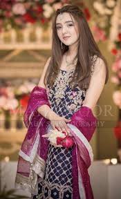 Grooms Sister At The Mehndi Pakistani Wedding Dresses Desi Wedding Dresses Stylish Party Dresses