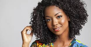 Analfabeta Tiana em 'Tempo de Amar', Eli Ferreira torce por virada: "Se  tornar poetisa ou escritora"