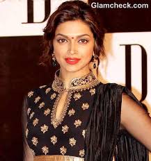 Deepika Padukone Sporting Traditional Hairstyle Makeup Deepika Padukone Hair Bollywood Makeup Indian Hairstyles