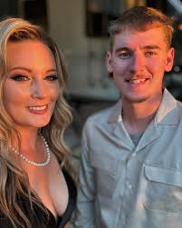 Jami Walker's Instagram, Twitter & Facebook