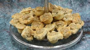 بقلاوة بعجينة تذوب في الفم بكل تفاصيلها واسرارها وبحشوة فستق لذيذة Food Desserts Vegetables