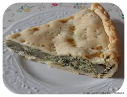 Imburrare una teglia da forno e versare sul fondo la besciamella mescolata al sugo. Torta Di Carciofi Ricettedi It