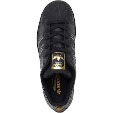 Die marke wollte dem sneaker modell einen frischen, neuen look verleihen, dabei jedoch den vertrauten und stylischen shape der schuhe beibehalten. Adidas Originals Damen Superstar Sneakers Schwarz