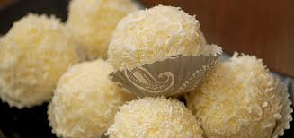 Bomboane gen raffaello (raw food). Bomboane Raffaello Facute In Casa Reteta E Simpla Rezultatul Delicios Evenimente Constanta