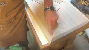 What can i use to repair a damaged oak table top? Plywood Veneer Repair