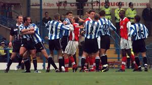 Paolo di canio has hit back at martin o'neill as the war of words between the former sunderland phil bardsley has taken a swipe at his former manager paolo di canio by saying: When Paolo Di Canio Pushed Over A Referee And Shocked World Football