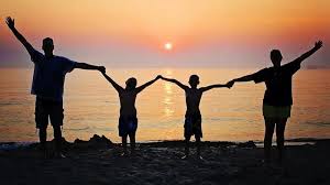 Kata mutiara bahasa inggris tentang keluarga (family) ini dihadirkan beserta artinya / terjemahannya ke dalam bahasa indonesia untuk memudahkan kita dalam memahami beberapa kosakata bahasa inggris yang sulit. 15 Kutipan Tentang Kata Kata Mutiara Keluarga Bahagia Kepogaul