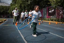 Pero también recomiendan que, cuando estén en casa, jueguen solos o con los hermanos y que no pasen mucho tiempo viendo la televisión o usando las nuevas tecnologías. Nike Y Juega Mas La Iniciativa Ara Fomentar El Deporte En Los Ninos