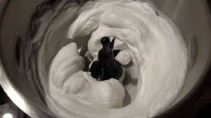 Reussir Ses Blancs En Neige Au Companion Ou Autre Robots Les Recettes De Sandrine Au Companion Ou Pas Blanc En Neige Recette Blanc En Neige Oeuf A La Neige