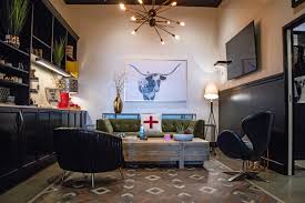Zoals een trouwreceptie, babyborrel, lentefeest, communiefeest,… ziet u het allemaal net iets groter, neem dan zeker ook eens een kijkje. Jules Design Bar Sells Drinks And Home Decor Austin Woman Magazine